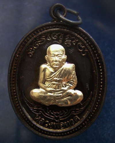กรรมการ !!! เลข 166...เหรียญหลวงปู่ทวด หลังพ่อท่านเขียว วัดห้วยเงาะ รุ่นกิตติคุโณ 82 เนื้อทองแดงรมดำหน้า-หลังอัลปาก้า โค้ด-เลข พร้อมกล่องเดิม พ.ศ. 2553 สร้างแจกกรรมการ 999 องค์