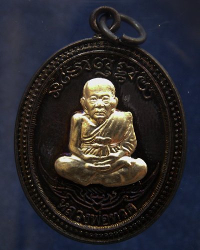 กรรมการ !!! เลข 167...เหรียญหลวงปู่ทวด หลังพ่อท่านเขียว วัดห้วยเงาะ รุ่นกิตติคุโณ 82 เนื้อทองแดงรมดำหน้า-หลังอัลปาก้า โค้ด-เลข พร้อมกล่องเดิม พ.ศ. 2553 สร้างแจกกรรมการ 999 องค์