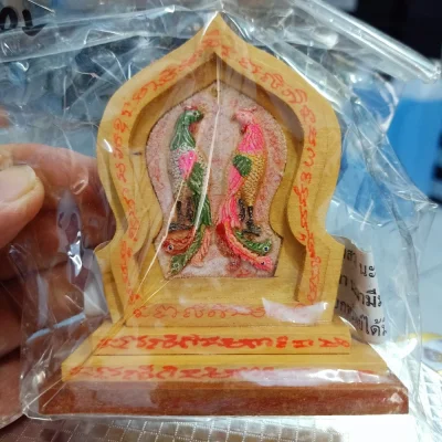 ✅K26 วัดใจ 100 จากราคาบูชา 499 พระผงสุดยอดมวลสาร ไก่ฟ้ามหาลาภเรียกทรัพย์ กรอบไม้ตั้งโต๊ะบูชา หลวงพ่อคูณ ปลุกเสก 2547 ออกสำนักสงฆ์ดอนน้อย นครราชสีมา สวยเดิม
