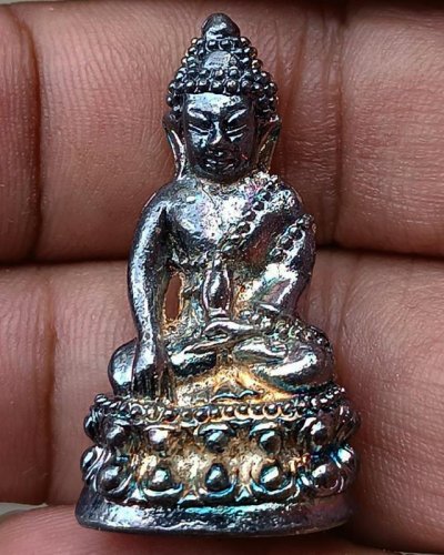 พระชัยก้นอุดผง หลวงปู่ทวด รุ่นตำหนักทอง หลวงปู่ทอง สุสังวโร วัดป่ากอสุวรรณ จ.สงขลา พ.ศ. 2540 กะหลั่ยเงิน ตอกโค้ด+เลข 2469