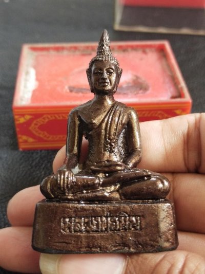 500.-พระบูชาครอบแก้วตั้งหน้ารถ หลวงพ่อหิน วัดสมุทร จ.ชัยนาท