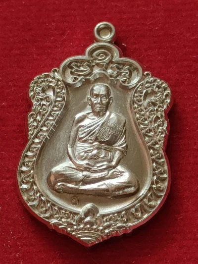 P85 เหรียญเสมาจิ๋ว 100 ปี หลวงพ่อพัฒน์ วัดห้วยด้วน ปี64 เนื้ออัลปาก้า มีกล่อง