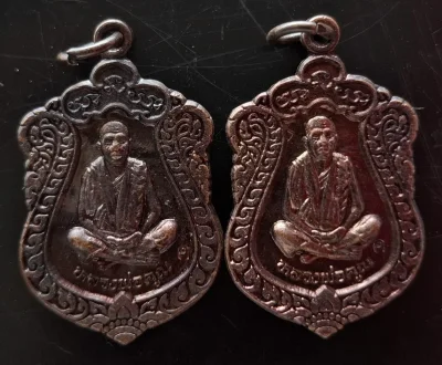 50บาท...เหรียญเสมาหลวงพ่อคูณ  รุ่นเฮงให้รวย 2เหรียญค่ะ