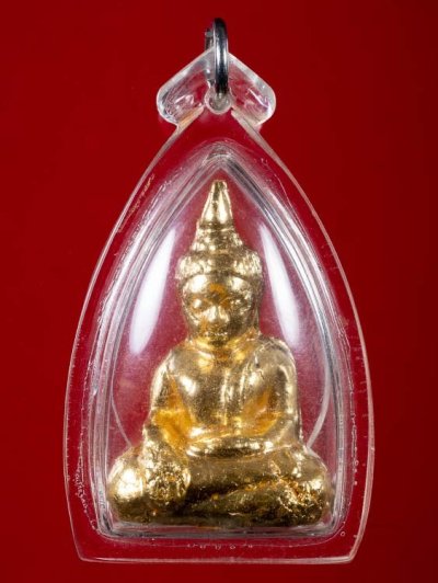 1000.-พระหลวงพ่อทอง วัดเขาตะเครา จ.เพชรบุรี เนื้อผงพุทธคุณผสมเกสรดอกไม้ 108 ปิดทองคำองค์พระ เลี่ยมกรอบ