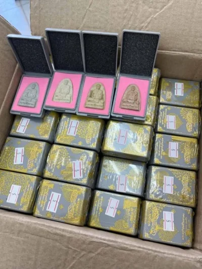 !!! 77 องค์ !!! พระผง หลวงพ่อทอง วัดบ้านไร่ ข.นครราชสีมา รุ่นทองเพิ่มพูน ปี 2566 (ซีลเดิม ลุ้นเนื้อ 73 องค์ แกะแล้ว 4 องค์ รวม 77 องค์)